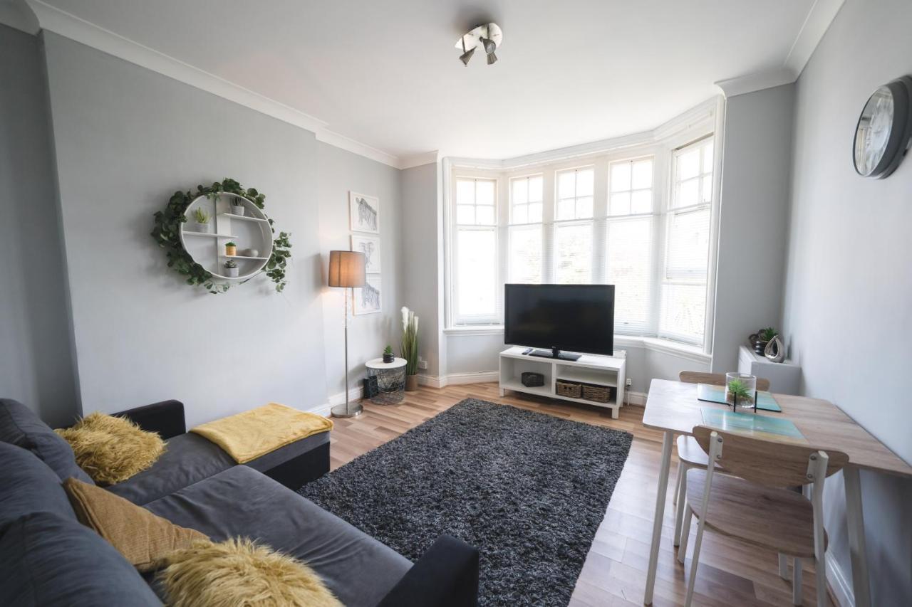 Luxury Apartment In בורנמות' מראה חיצוני תמונה