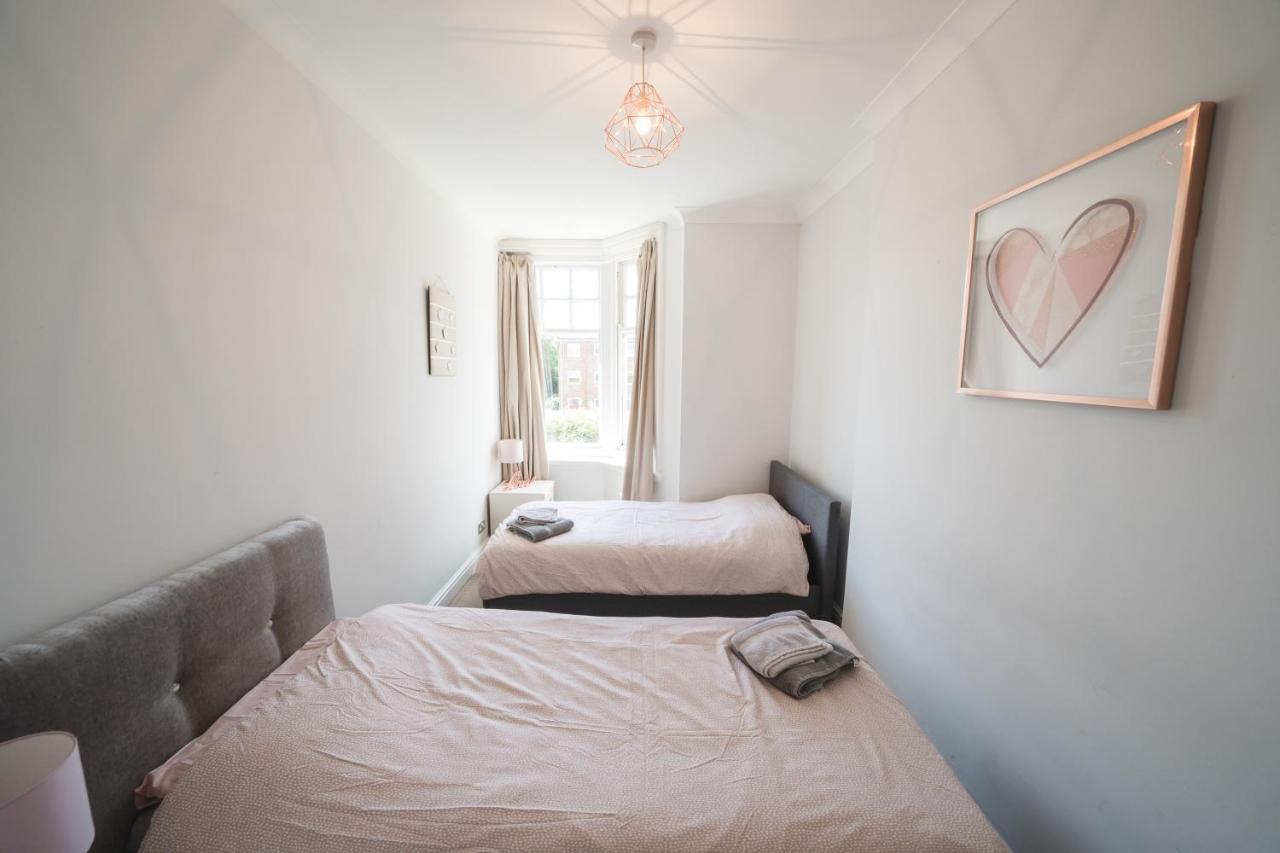 Luxury Apartment In בורנמות' מראה חיצוני תמונה