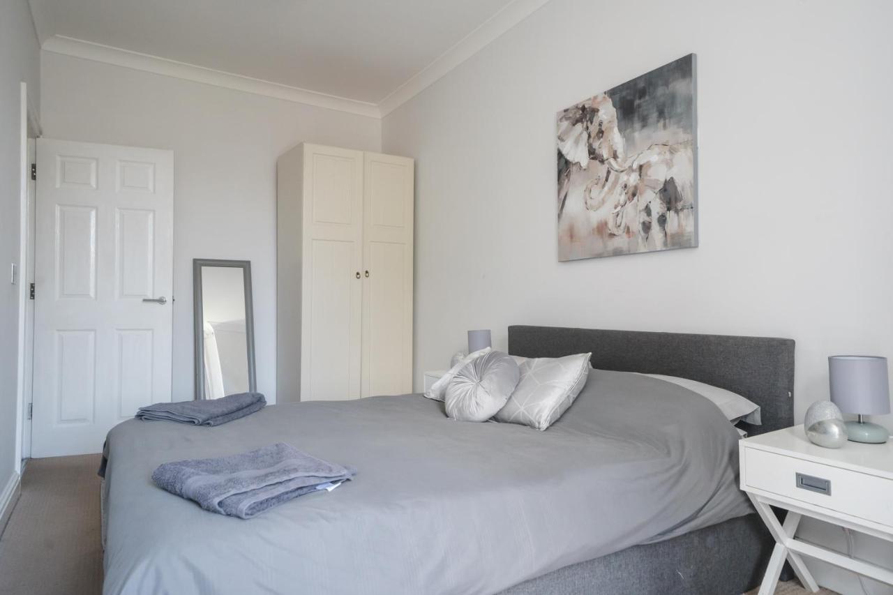 Luxury Apartment In בורנמות' מראה חיצוני תמונה